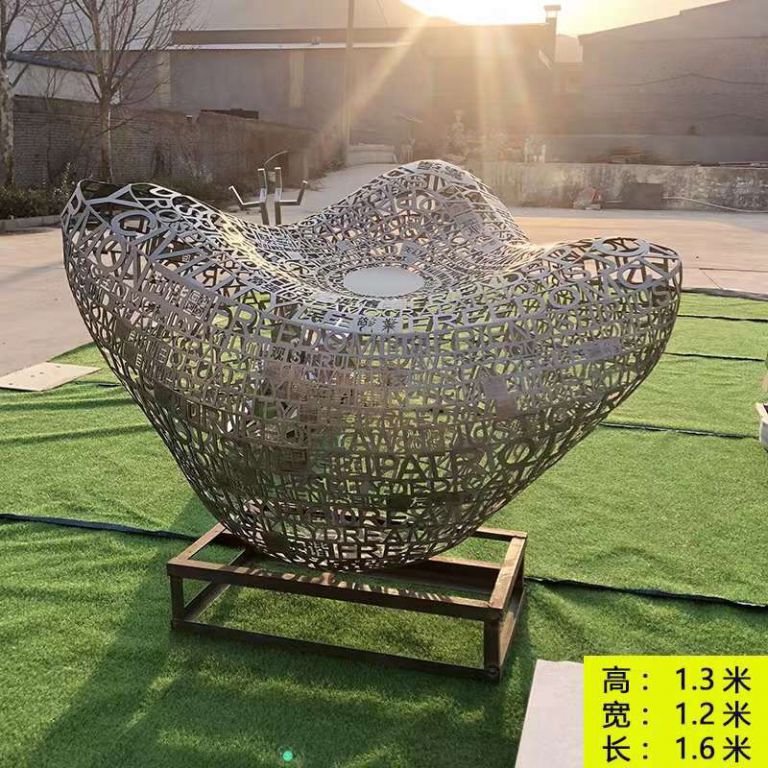 不锈钢镂空元宝雕塑 (1)