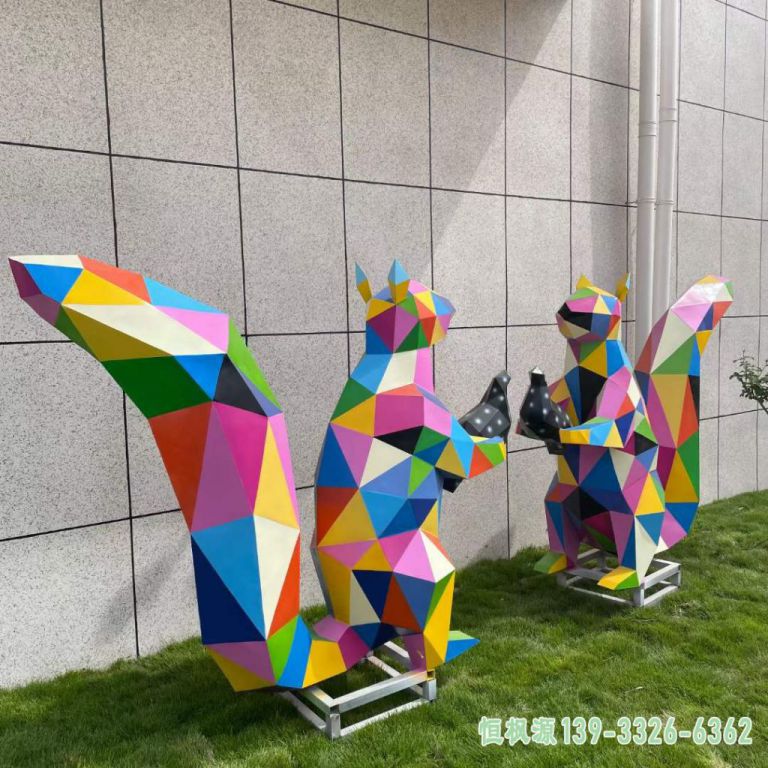 不锈钢几何松鼠雕塑 (22)