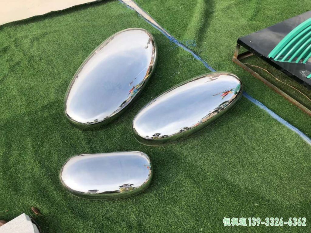 镜面鹅卵石都市不锈钢雕塑