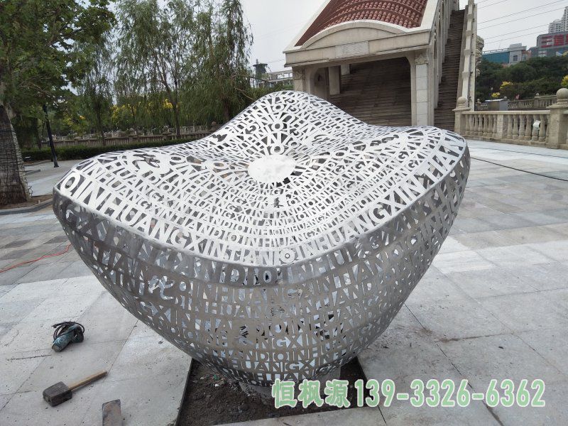 元宝不锈钢景观雕塑