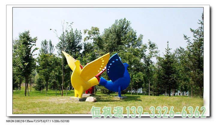 鸽子广场不锈钢雕塑