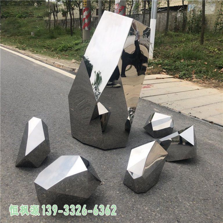 广场镜面不锈钢石头雕塑