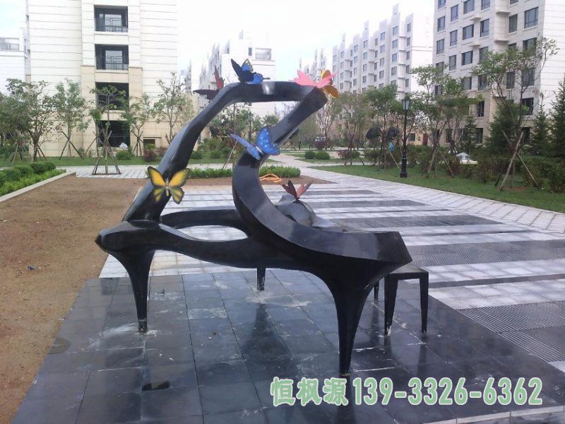 钢琴抽象不锈钢景观雕塑