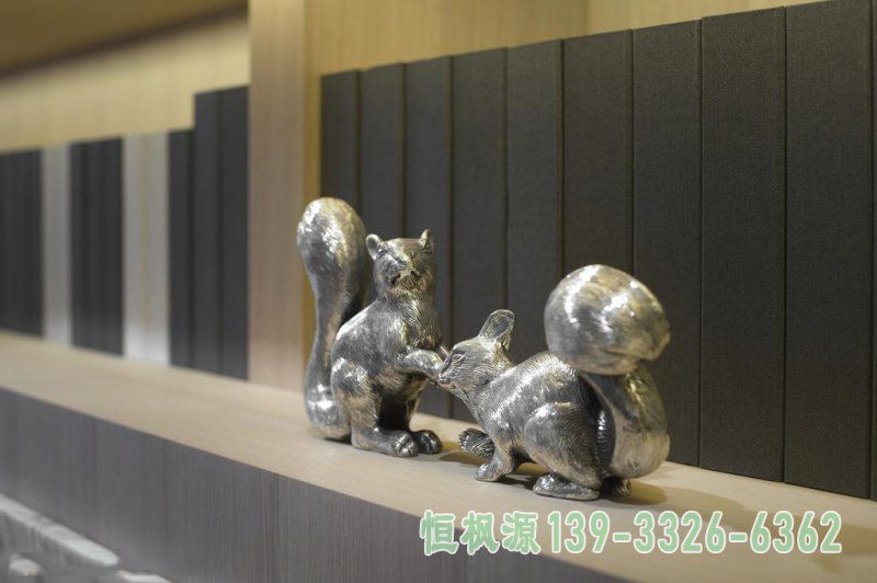 广场松鼠不锈钢景观雕塑