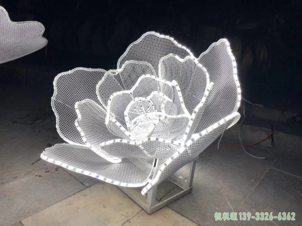 玫瑰镂空不锈钢公园雕塑