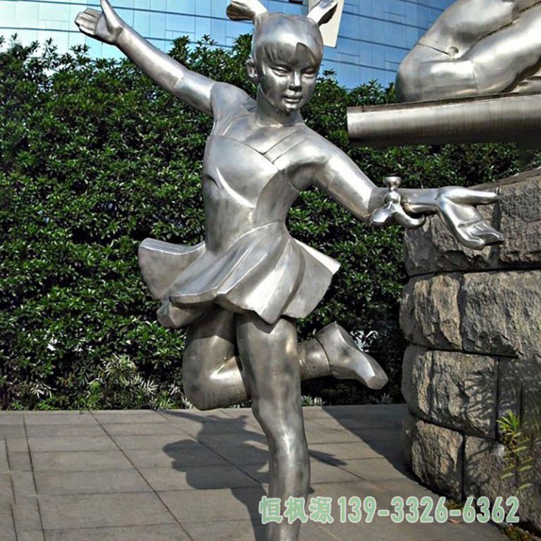 毽子小区不锈钢人物雕塑