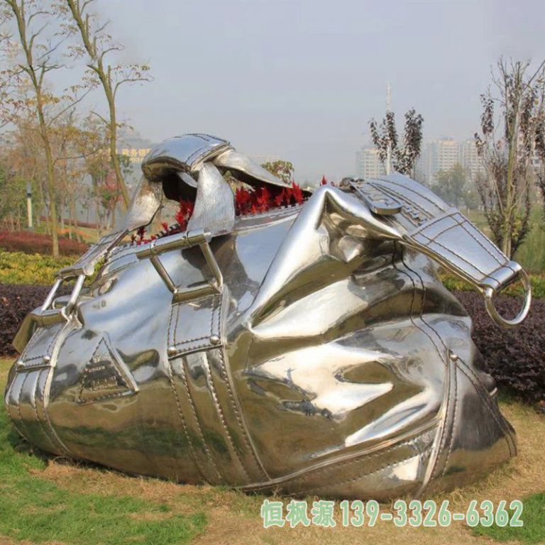 校园购物袋不锈钢雕塑