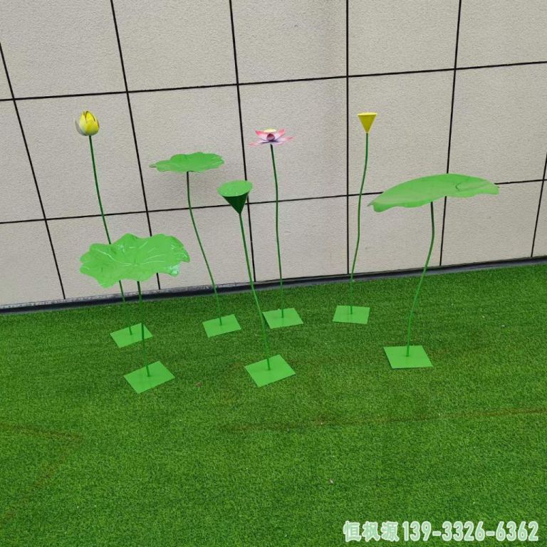 彩绘荷花小区不锈钢雕塑