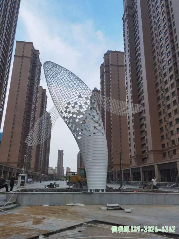 镂空鲸鱼校园不锈钢雕塑
