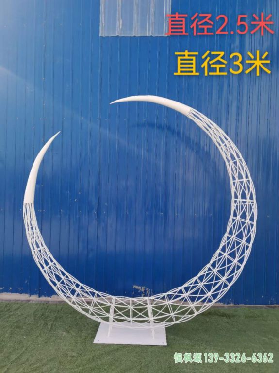 月亮广场不锈钢雕塑
