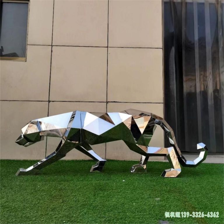 豹子小区不锈钢雕塑
