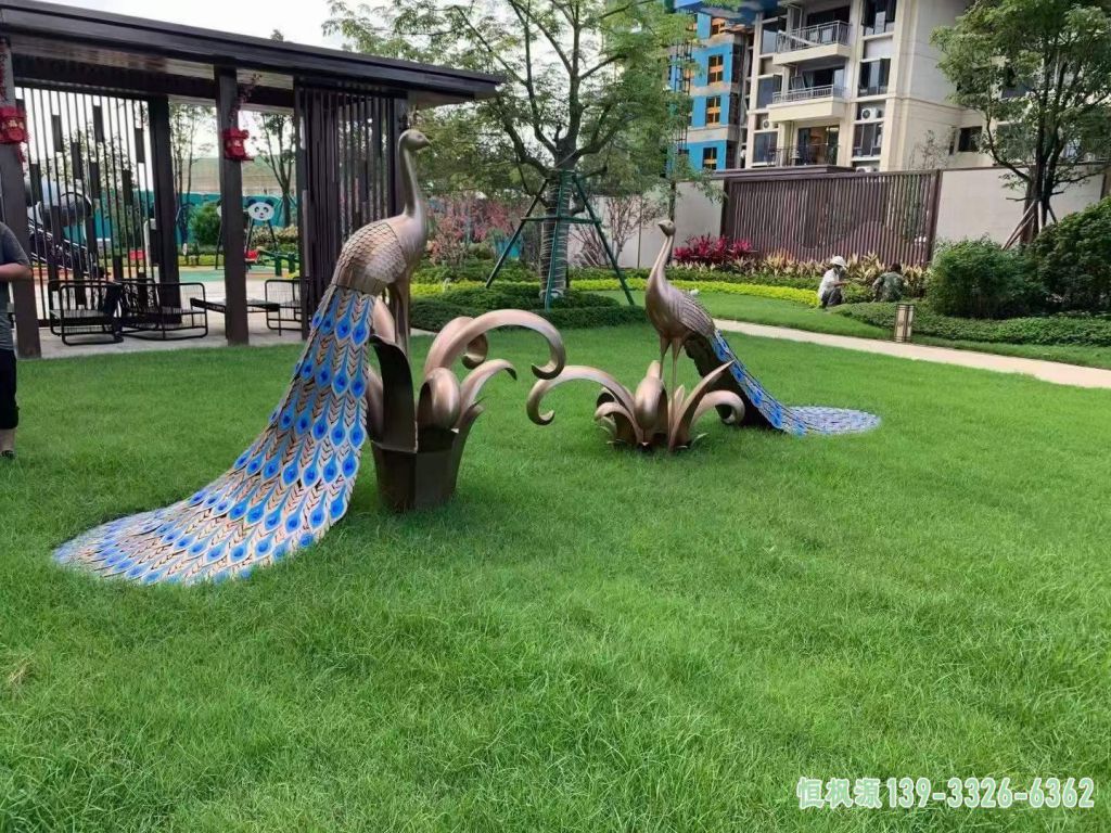 孔雀小区不锈钢雕塑
