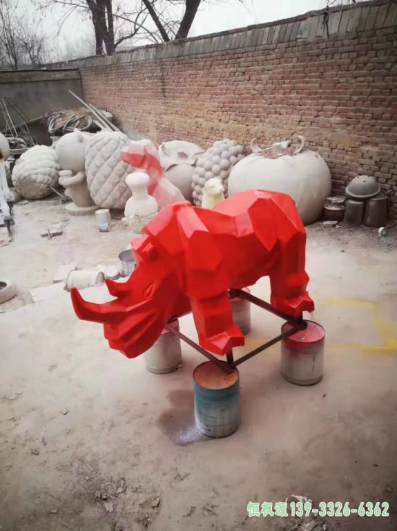 犀牛不锈钢广场彩绘雕塑