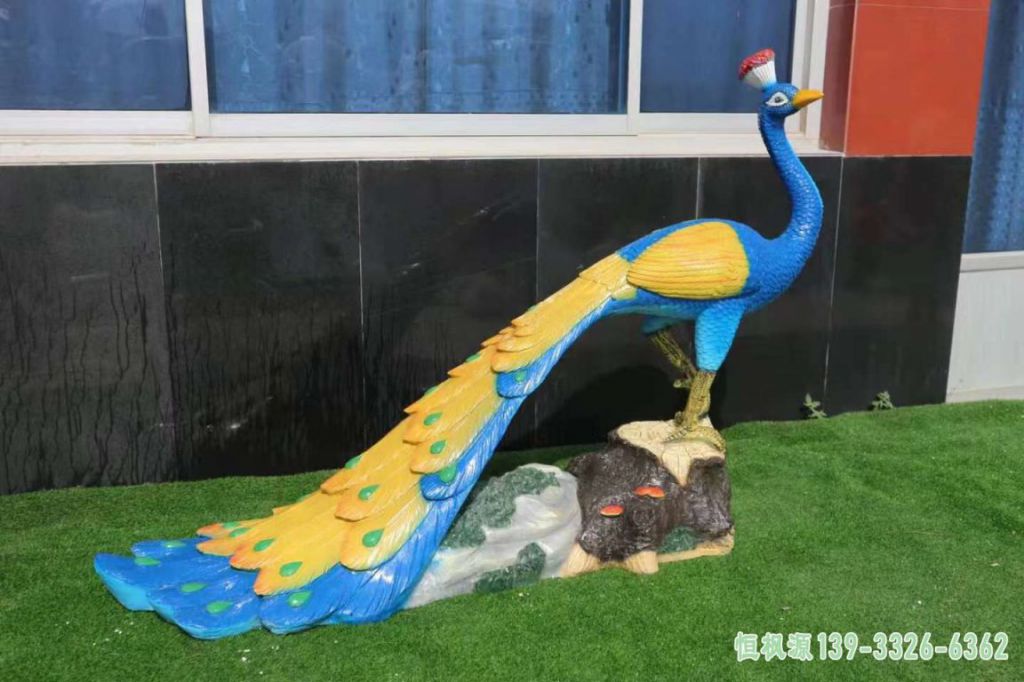 广场不锈钢彩绘孔雀雕塑