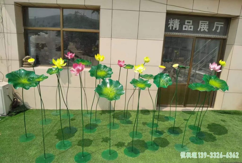 广场彩绘荷花不锈钢雕塑