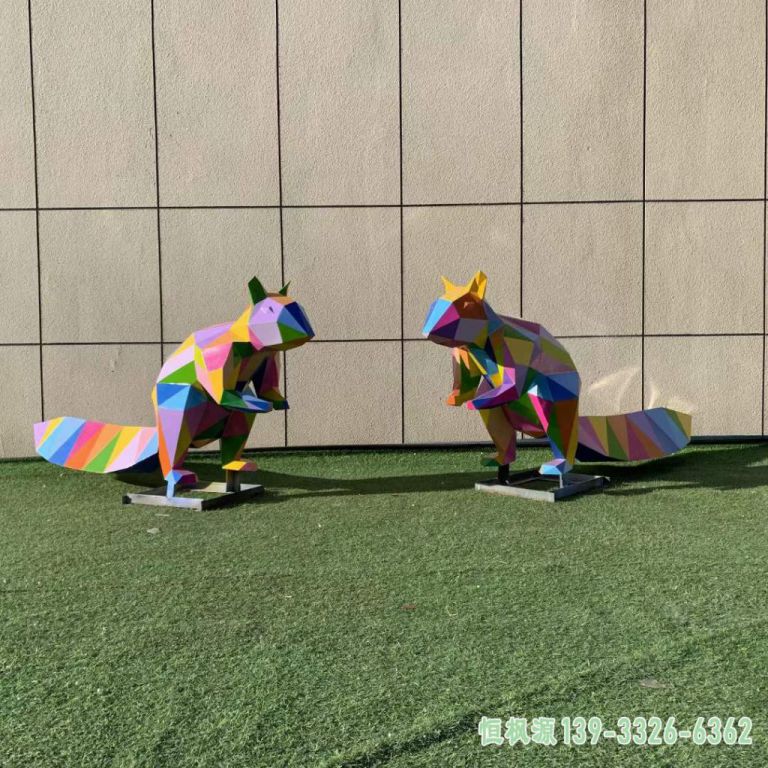 彩绘松鼠小区不锈钢雕塑
