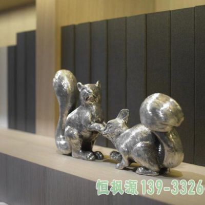 松鼠不锈钢抽象雕塑