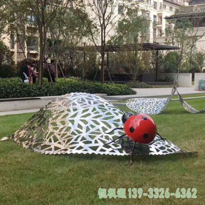 不锈钢小区瓢虫雕塑