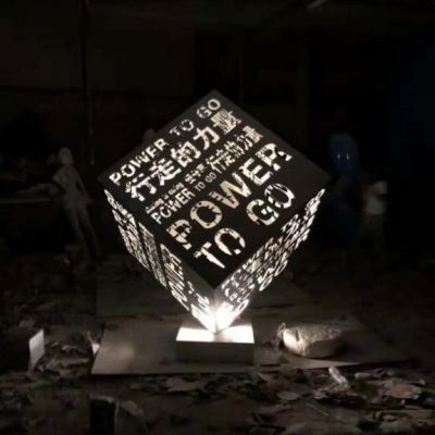 不锈钢小区魔方雕塑
