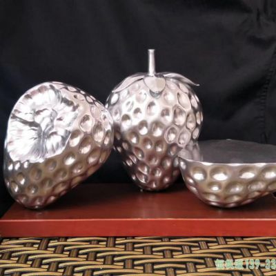 草莓企业不锈钢艺术雕塑