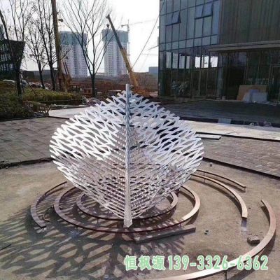 小区镂空树叶不锈钢雕塑