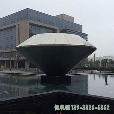 钻石小区不锈钢雕塑