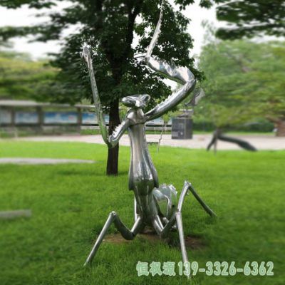 螳螂小区不锈钢雕塑