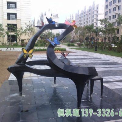 钢琴小区不锈钢雕塑