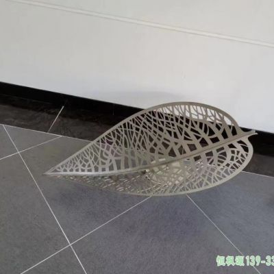 城市镂空树叶不锈钢雕塑