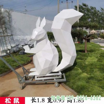 城市松鼠不锈钢彩绘雕塑