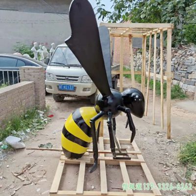 彩绘蜜蜂广场不锈钢雕塑