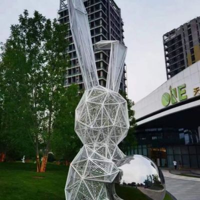 小区镂空兔子不锈钢雕塑