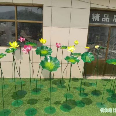 广场彩绘荷花不锈钢雕塑