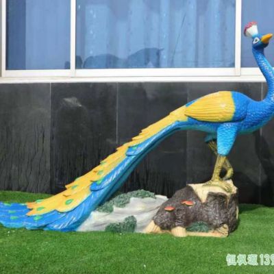 彩绘孔雀城市不锈钢雕塑
