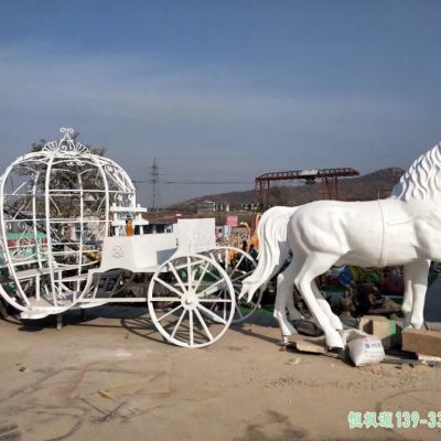彩绘马车园林不锈钢雕塑