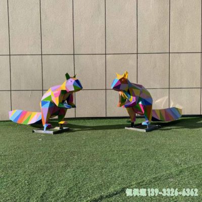 彩绘松鼠小区不锈钢雕塑